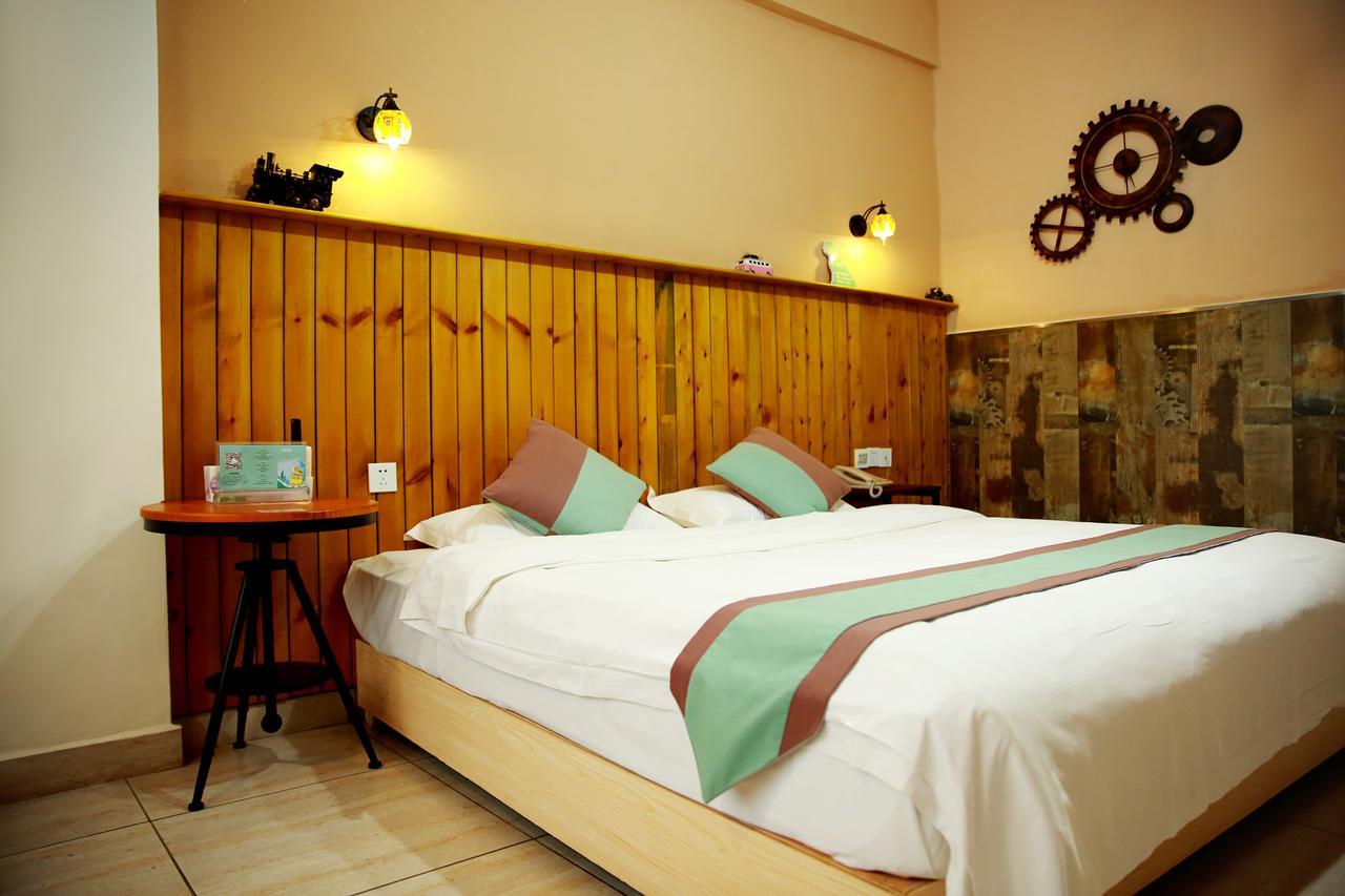 Haikou Time Inn Theme Hotel Exterior foto